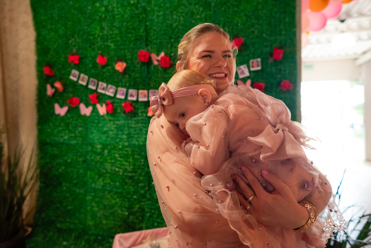 amor de mãe - conexão especial - primeiro aninho - Laura - fotografia infantil - Antonio Rocha Fotografias - estilo alemão - festa infantil – Cascata Doce Sabor - Salão Stark-  registro fotográfico - cascata de chocolates - café colonial - Pelotas