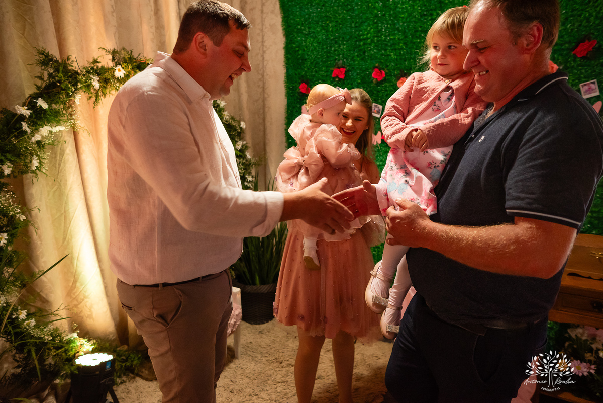 amor de mãe - conexão especial - primeiro aninho - Laura - fotografia infantil - Antonio Rocha Fotografias - estilo alemão - festa infantil – Cascata Doce Sabor - Salão Stark-  registro fotográfico - cascata de chocolates - café colonial - Pelotas