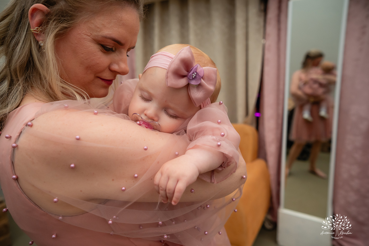 amor de mãe - conexão especial - primeiro aninho - Laura - fotografia infantil - Antonio Rocha Fotografias - estilo alemão - festa infantil – Cascata Doce Sabor - Salão Stark-  registro fotográfico - cascata de chocolates - café colonial - Pelotas
