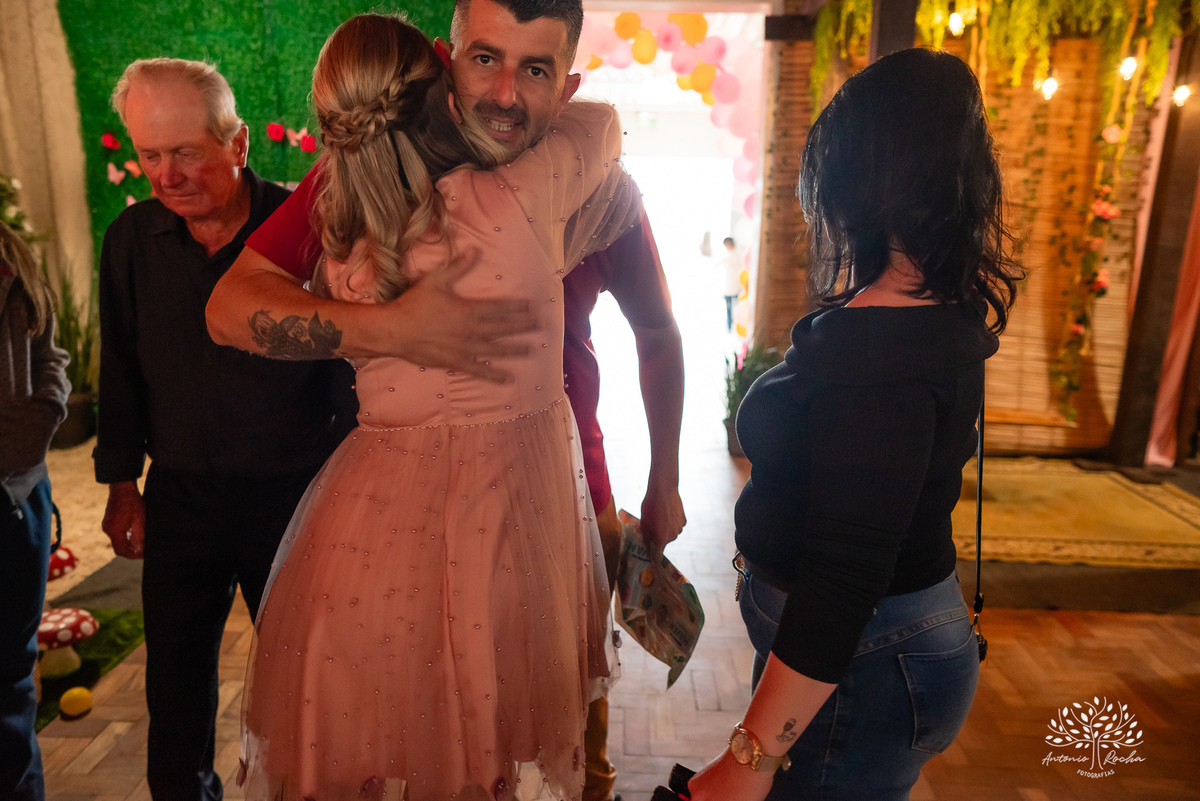 amor de mãe - conexão especial - primeiro aninho - Laura - fotografia infantil - Antonio Rocha Fotografias - estilo alemão - festa infantil – Cascata Doce Sabor - Salão Stark-  registro fotográfico - cascata de chocolates - café colonial - Pelotas