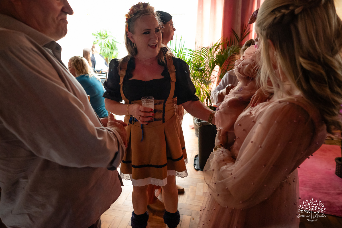 amor de mãe - conexão especial - primeiro aninho - Laura - fotografia infantil - Antonio Rocha Fotografias - estilo alemão - festa infantil – Cascata Doce Sabor - Salão Stark-  registro fotográfico - cascata de chocolates - café colonial - Pelotas