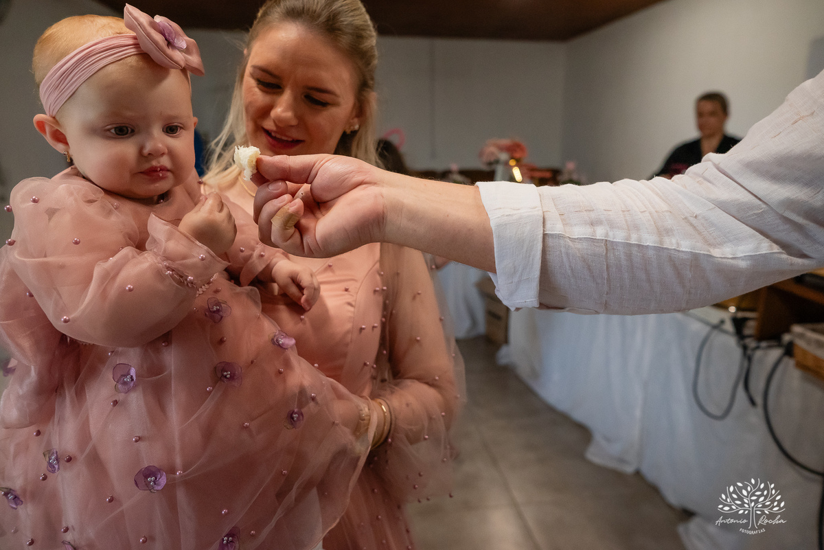 amor de mãe - conexão especial - primeiro aninho - Laura - fotografia infantil - Antonio Rocha Fotografias - estilo alemão - festa infantil – Cascata Doce Sabor - Salão Stark-  registro fotográfico - cascata de chocolates - café colonial - Pelotas