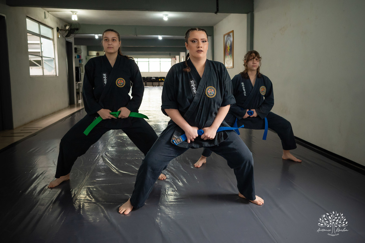 ensaio 15 anos - fotografia de 15 anos - Ana Carolina - personalidade forte - hapkido - ensaio personalizado - Antonio Rocha Fotografias - Cafeteria do Engenho - fotos com amigos - fotos de família – Pelotas – Antonio Rocha Fotografias - Debutante