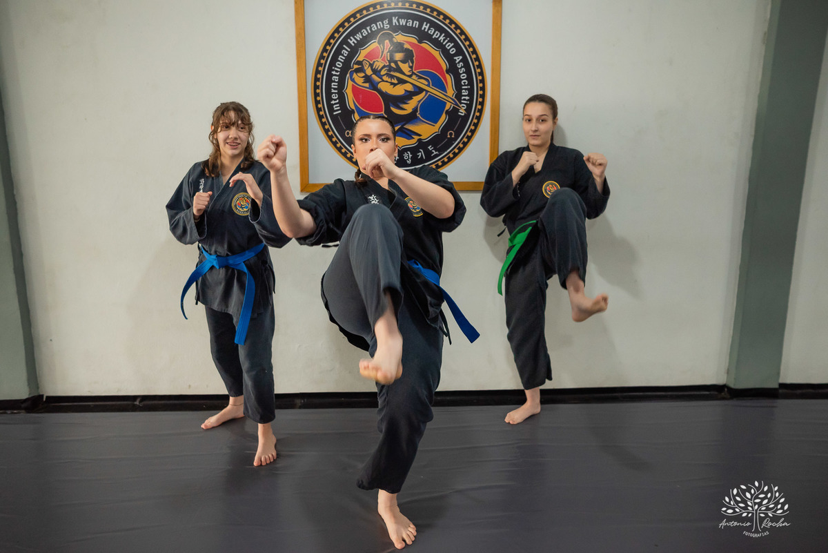 ensaio 15 anos - fotografia de 15 anos - Ana Carolina - personalidade forte - hapkido - ensaio personalizado - Antonio Rocha Fotografias - Cafeteria do Engenho - fotos com amigos - fotos de família – Pelotas – Antonio Rocha Fotografias - Debutante