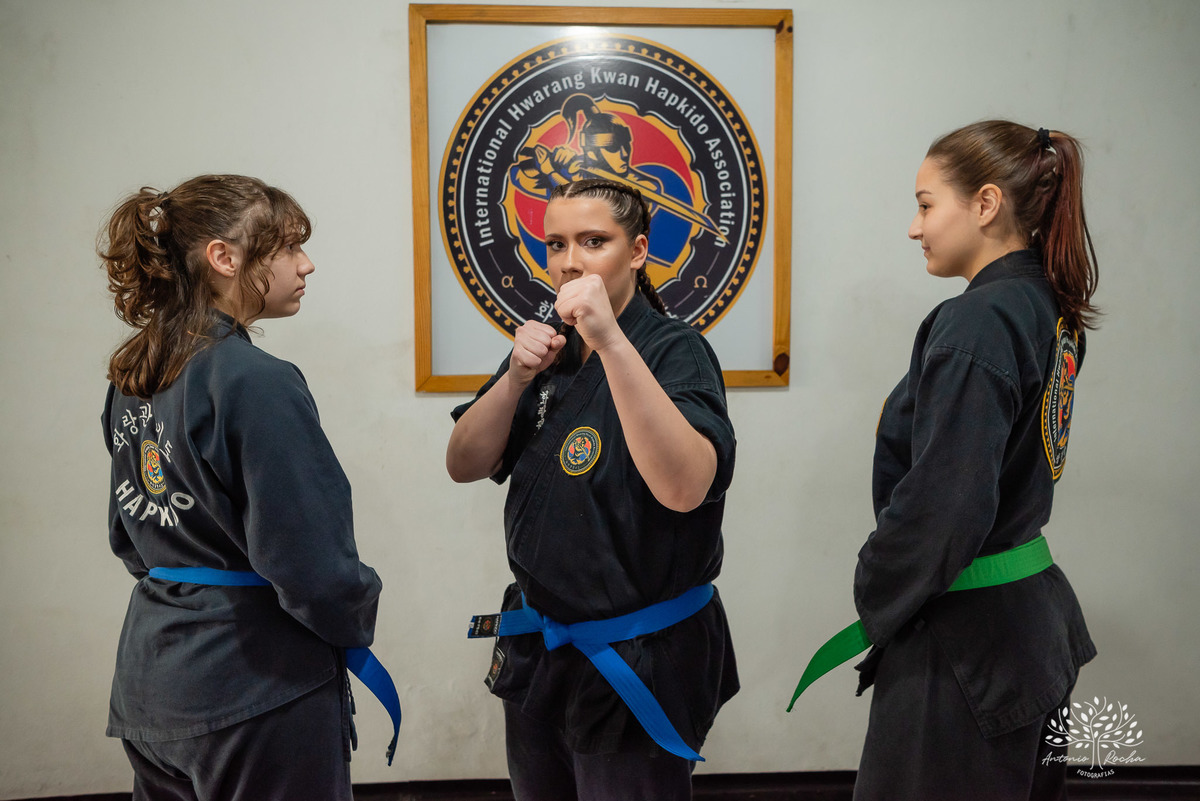 ensaio 15 anos - fotografia de 15 anos - Ana Carolina - personalidade forte - hapkido - ensaio personalizado - Antonio Rocha Fotografias - Cafeteria do Engenho - fotos com amigos - fotos de família – Pelotas – Antonio Rocha Fotografias - Debutante