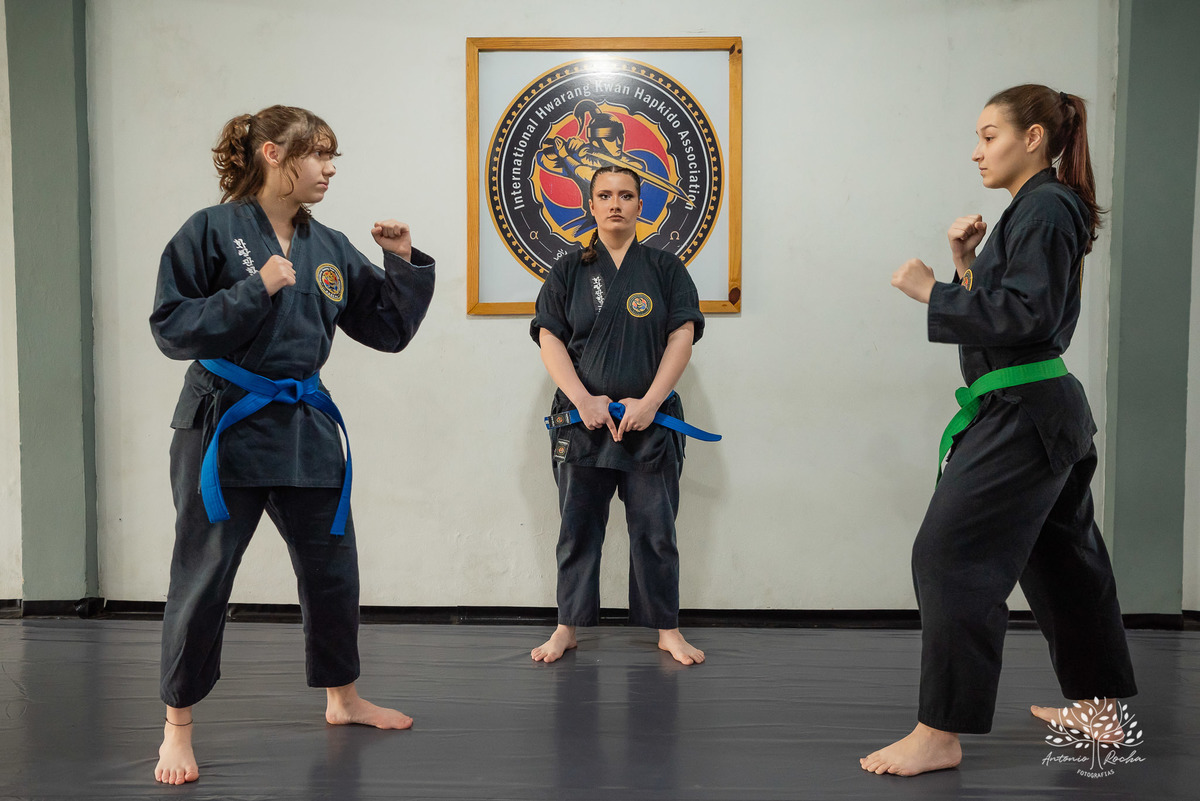 ensaio 15 anos - fotografia de 15 anos - Ana Carolina - personalidade forte - hapkido - ensaio personalizado - Antonio Rocha Fotografias - Cafeteria do Engenho - fotos com amigos - fotos de família – Pelotas – Antonio Rocha Fotografias - Debutante