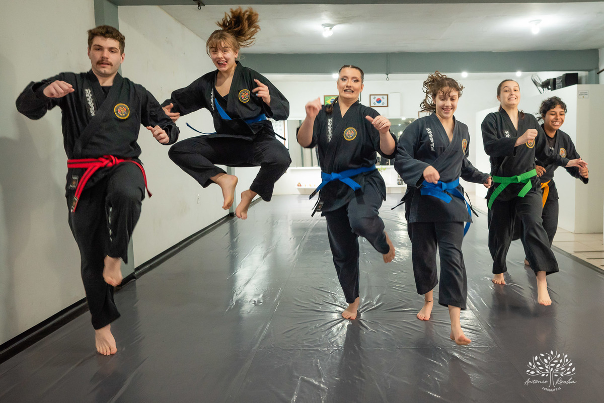 ensaio 15 anos - fotografia de 15 anos - Ana Carolina - personalidade forte - hapkido - ensaio personalizado - Antonio Rocha Fotografias - Cafeteria do Engenho - fotos com amigos - fotos de família – Pelotas – Antonio Rocha Fotografias - Debutante