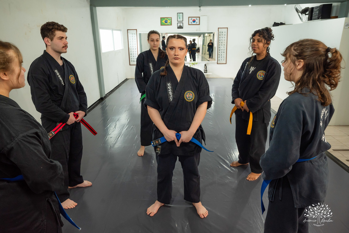 ensaio 15 anos - fotografia de 15 anos - Ana Carolina - personalidade forte - hapkido - ensaio personalizado - Antonio Rocha Fotografias - Cafeteria do Engenho - fotos com amigos - fotos de família – Pelotas – Antonio Rocha Fotografias - Debutante