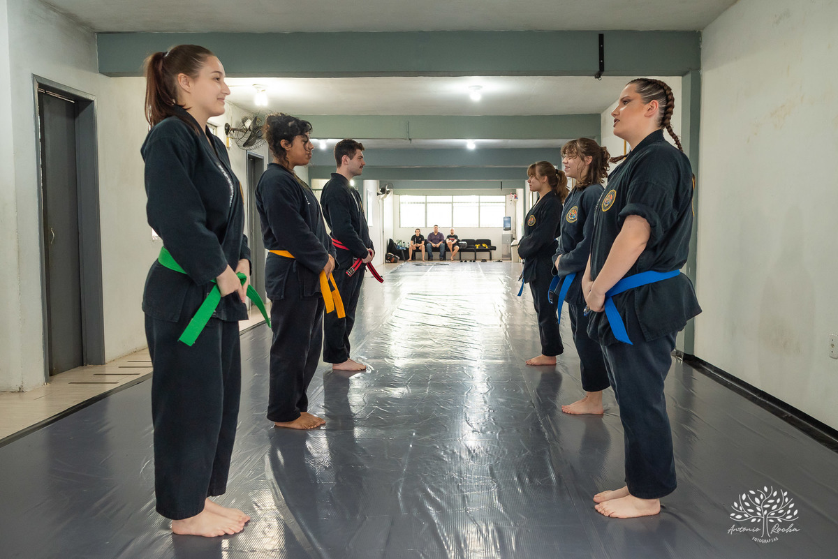 ensaio 15 anos - fotografia de 15 anos - Ana Carolina - personalidade forte - hapkido - ensaio personalizado - Antonio Rocha Fotografias - Cafeteria do Engenho - fotos com amigos - fotos de família – Pelotas – Antonio Rocha Fotografias - Debutante