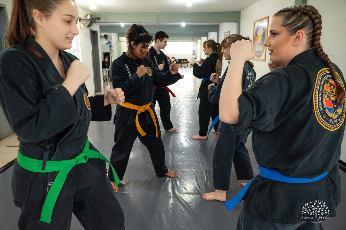 ensaio 15 anos - fotografia de 15 anos - Ana Carolina - personalidade forte - hapkido - ensaio personalizado - Antonio Rocha Fotografias - Cafeteria do Engenho - fotos com amigos - fotos de família – Pelotas – Antonio Rocha Fotografias - Debutante