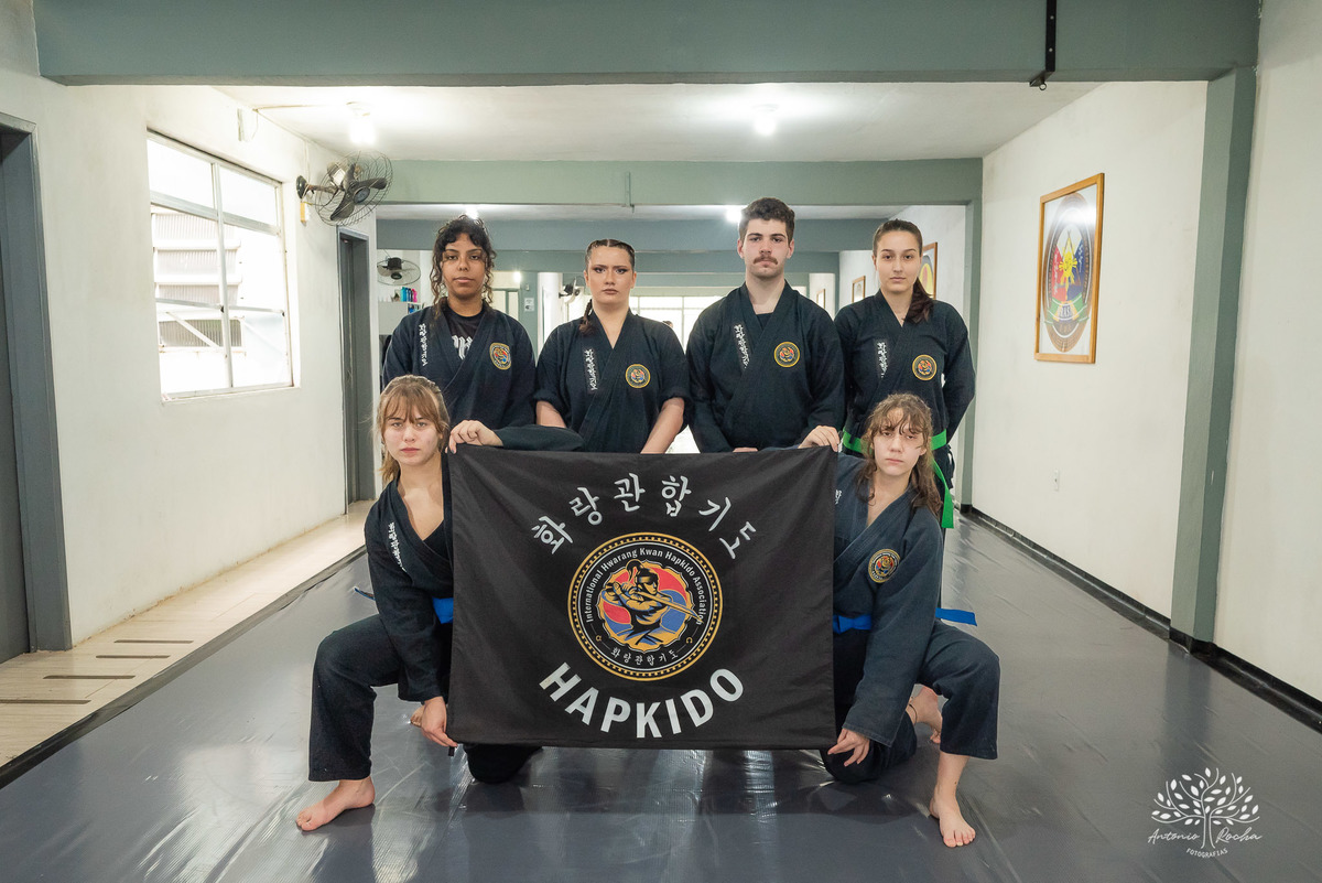 ensaio 15 anos - fotografia de 15 anos - Ana Carolina - personalidade forte - hapkido - ensaio personalizado - Antonio Rocha Fotografias - Cafeteria do Engenho - fotos com amigos - fotos de família – Pelotas – Antonio Rocha Fotografias - Debutante