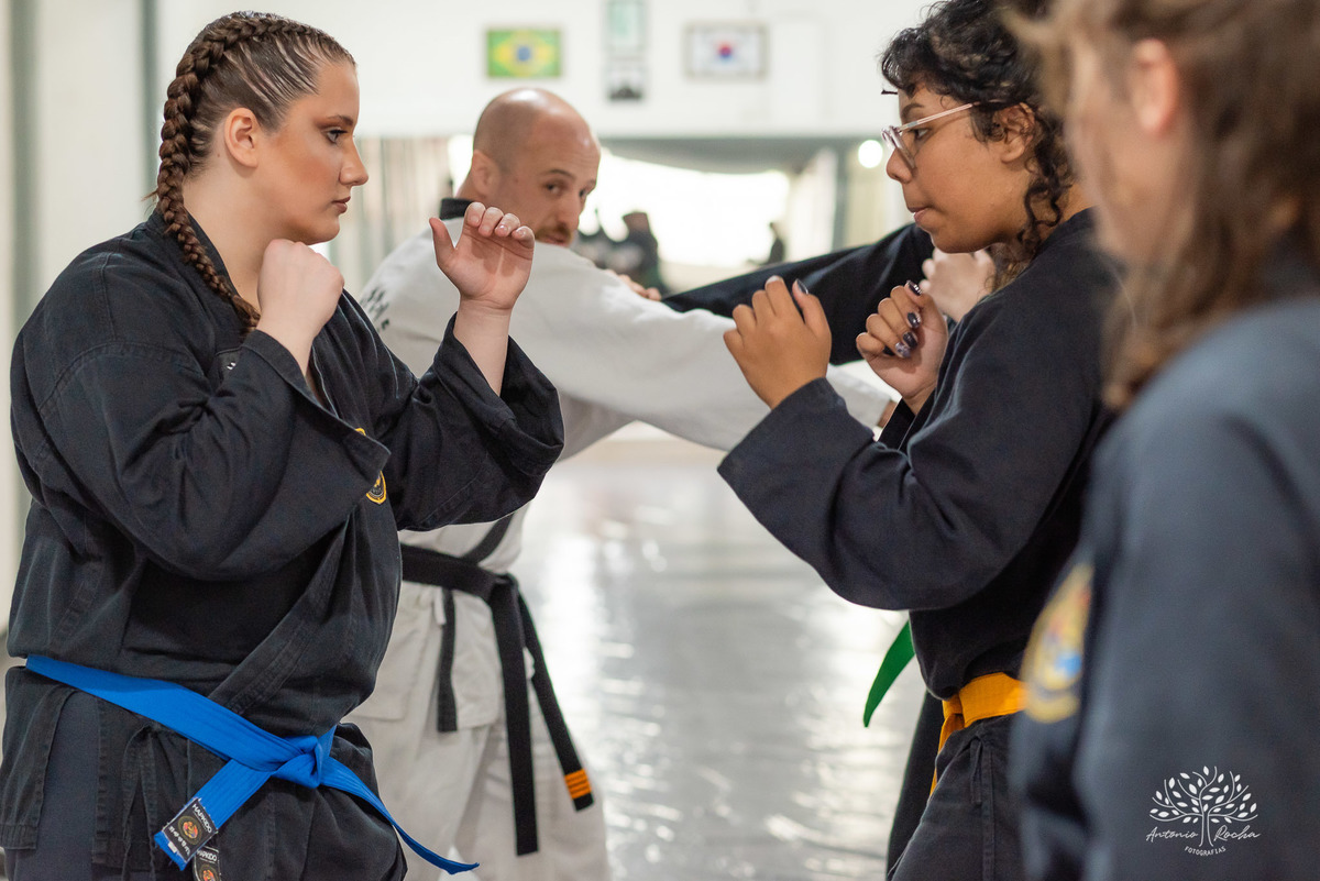 ensaio 15 anos - fotografia de 15 anos - Ana Carolina - personalidade forte - hapkido - ensaio personalizado - Antonio Rocha Fotografias - Cafeteria do Engenho - fotos com amigos - fotos de família – Pelotas – Antonio Rocha Fotografias - Debutante