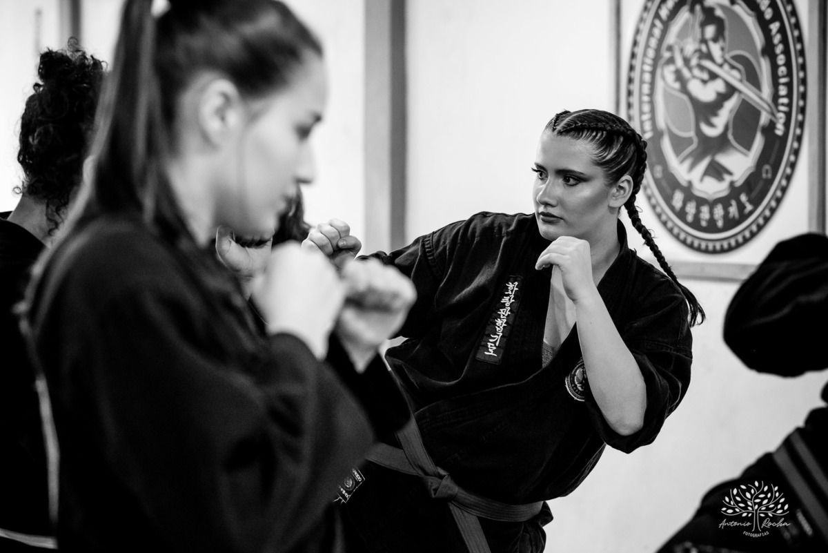 ensaio 15 anos - fotografia de 15 anos - Ana Carolina - personalidade forte - hapkido - ensaio personalizado - Antonio Rocha Fotografias - Cafeteria do Engenho - fotos com amigos - fotos de família – Pelotas – Antonio Rocha Fotografias - Debutante