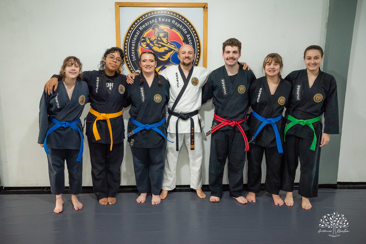 ensaio 15 anos - fotografia de 15 anos - Ana Carolina - personalidade forte - hapkido - ensaio personalizado - Antonio Rocha Fotografias - Cafeteria do Engenho - fotos com amigos - fotos de família – Pelotas – Antonio Rocha Fotografias - Debutante