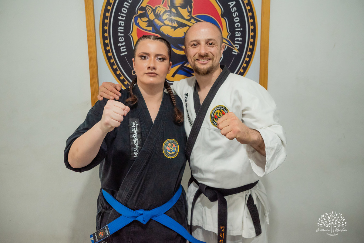 ensaio 15 anos - fotografia de 15 anos - Ana Carolina - personalidade forte - hapkido - ensaio personalizado - Antonio Rocha Fotografias - Cafeteria do Engenho - fotos com amigos - fotos de família – Pelotas – Antonio Rocha Fotografias - Debutante