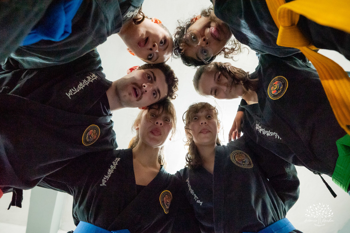 ensaio 15 anos - fotografia de 15 anos - Ana Carolina - personalidade forte - hapkido - ensaio personalizado - Antonio Rocha Fotografias - Cafeteria do Engenho - fotos com amigos - fotos de família – Pelotas – Antonio Rocha Fotografias - Debutante