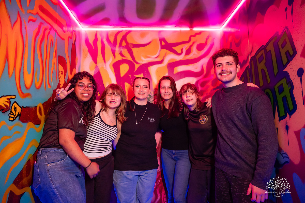 ensaio 15 anos - fotografia de 15 anos - Ana Carolina - personalidade forte - hapkido - ensaio personalizado - Antonio Rocha Fotografias - Cafeteria do Engenho - fotos com amigos - fotos de família – Pelotas – Antonio Rocha Fotografias - Debutante