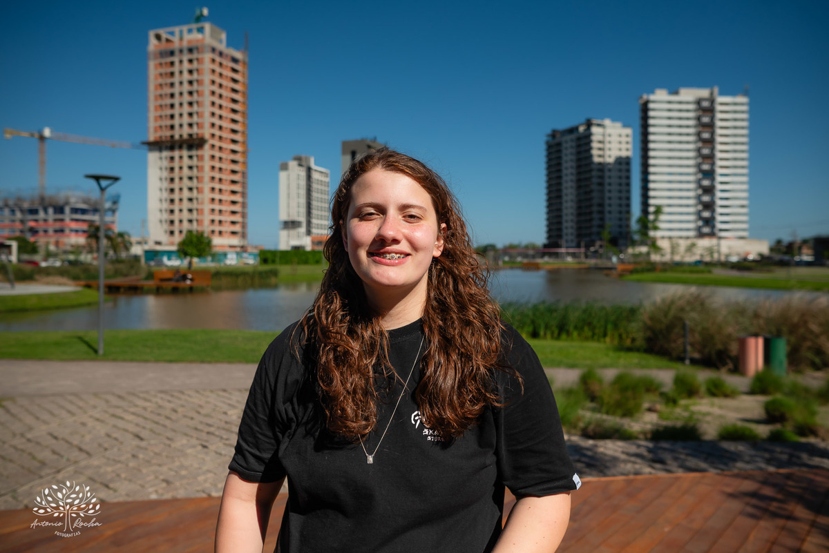 ensaio-de-15-anos - Ana-Carolina - Parque-Una - essência - personalidade - jovem - brincalhona - descolada - autênticos - memórias - espontaneidade - ensaio-personalizado - fotógrafia-de-15-anos  – Antonio Rocha Fotografias – Pelotas - Ensaio Externo