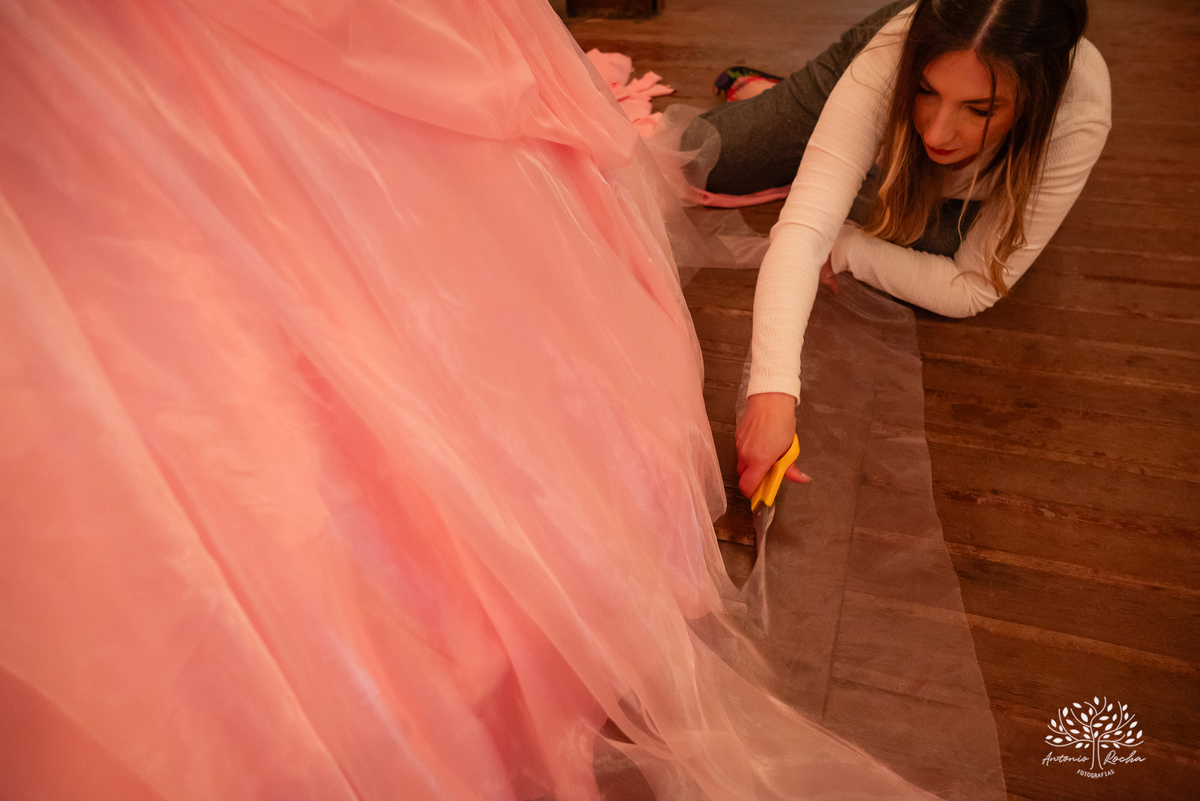 festa - 15 anos - Ana Julia - debutante - vestido - escadaria - Aleluia - dança - celebração - família - amigos - cliques - presentes - emoção - carinho - Antonio Rocha Fotografias – Pelotas – Clube Caixeral - Debutante Cantora - Violão