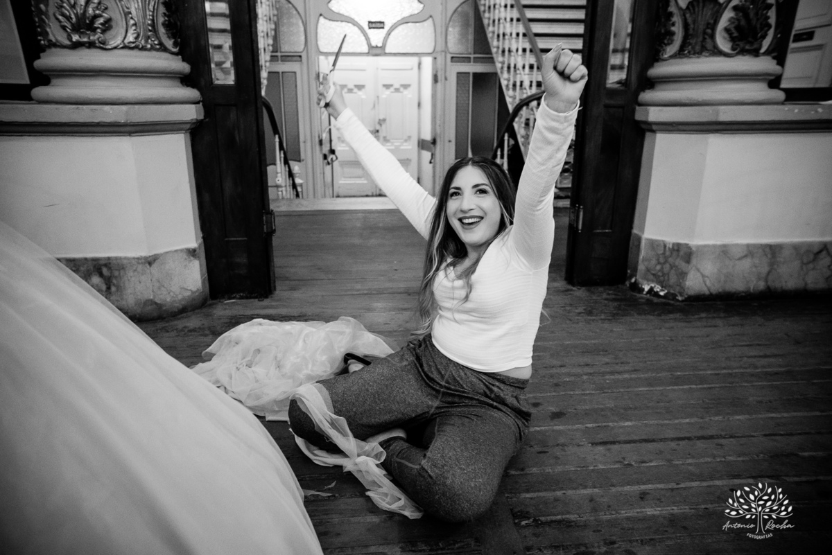 festa - 15 anos - Ana Julia - debutante - vestido - escadaria - Aleluia - dança - celebração - família - amigos - cliques - presentes - emoção - carinho - Antonio Rocha Fotografias – Pelotas – Clube Caixeral - Debutante Cantora - Violão