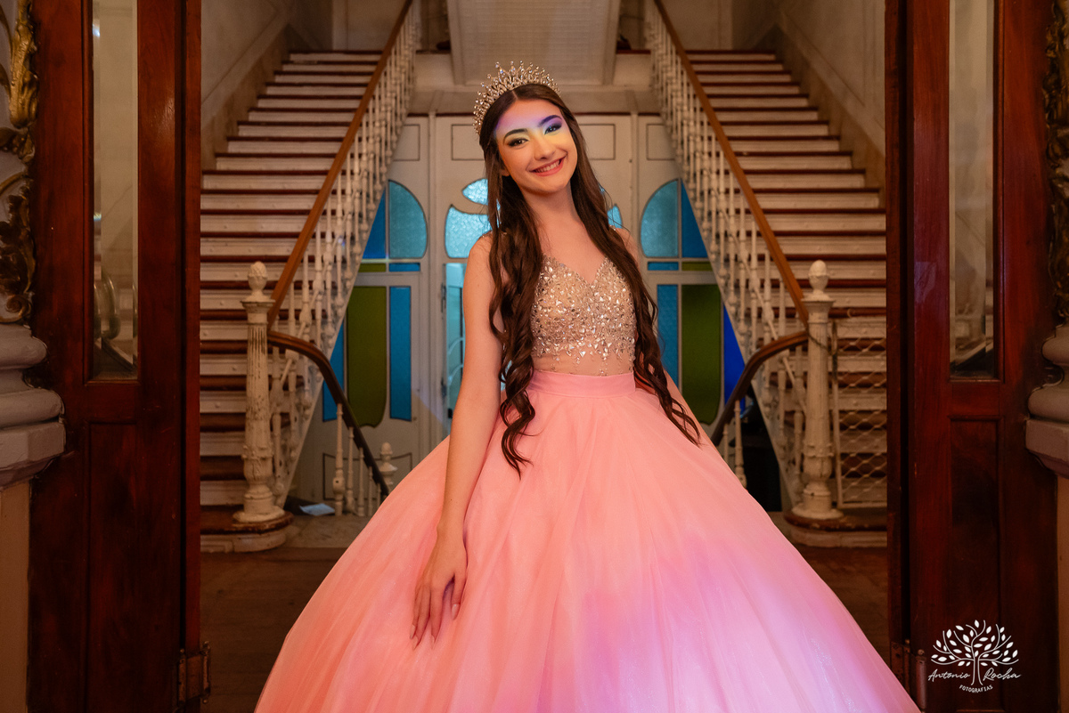 festa - 15 anos - Ana Julia - debutante - vestido - escadaria - Aleluia - dança - celebração - família - amigos - cliques - presentes - emoção - carinho - Antonio Rocha Fotografias – Pelotas – Clube Caixeral - Debutante Cantora - Violão