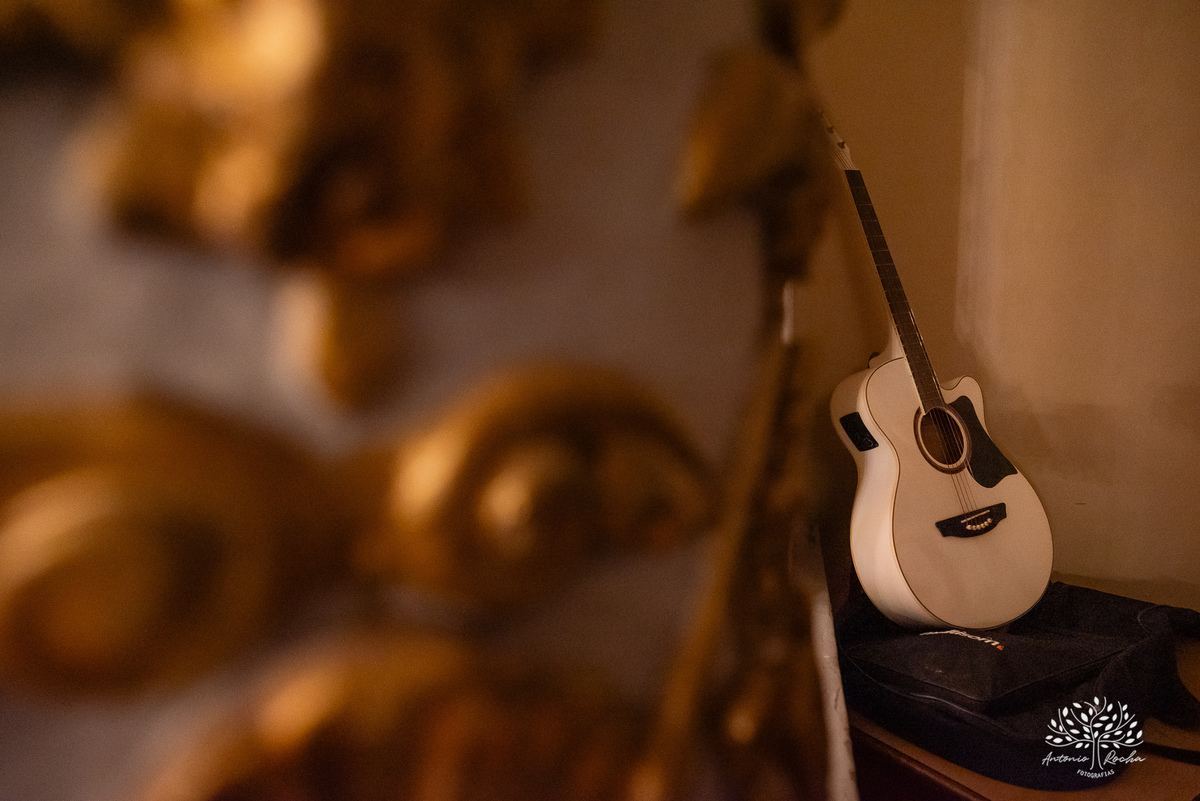 festa - 15 anos - Ana Julia - debutante - vestido - escadaria - Aleluia - dança - celebração - família - amigos - cliques - presentes - emoção - carinho - Antonio Rocha Fotografias – Pelotas – Clube Caixeral - Debutante Cantora - Violão