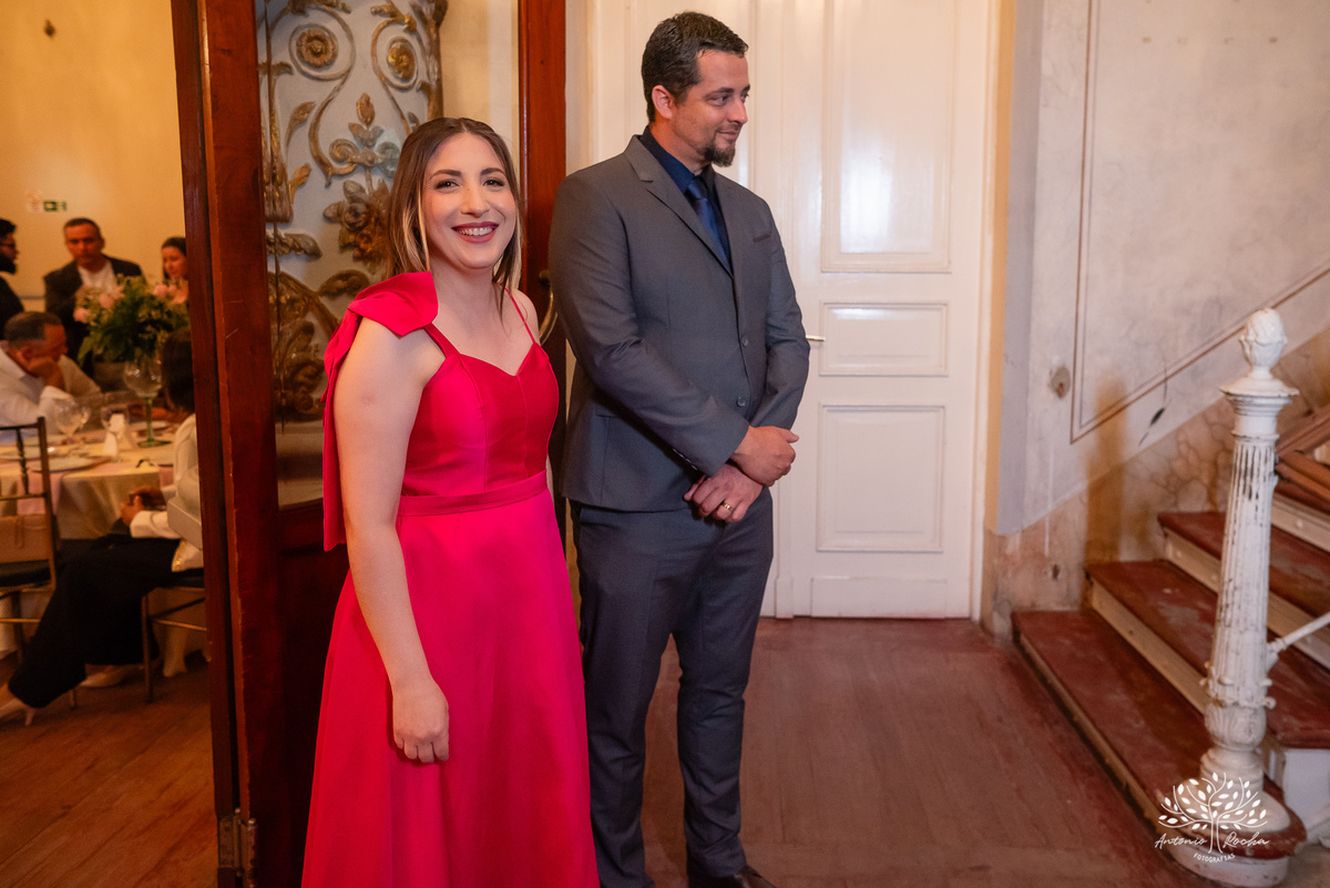 festa - 15 anos - Ana Julia - debutante - vestido - escadaria - Aleluia - dança - celebração - família - amigos - cliques - presentes - emoção - carinho - Antonio Rocha Fotografias – Pelotas – Clube Caixeral - Debutante Cantora - Violão