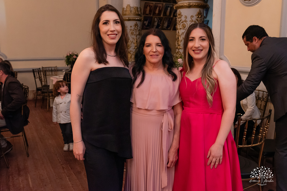 festa - 15 anos - Ana Julia - debutante - vestido - escadaria - Aleluia - dança - celebração - família - amigos - cliques - presentes - emoção - carinho - Antonio Rocha Fotografias – Pelotas – Clube Caixeral - Debutante Cantora - Violão