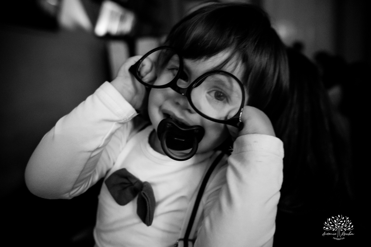 festa - 15 anos - Ana Julia - debutante - vestido - escadaria - Aleluia - dança - celebração - família - amigos - cliques - presentes - emoção - carinho - Antonio Rocha Fotografias – Pelotas – Clube Caixeral - Debutante Cantora - Violão