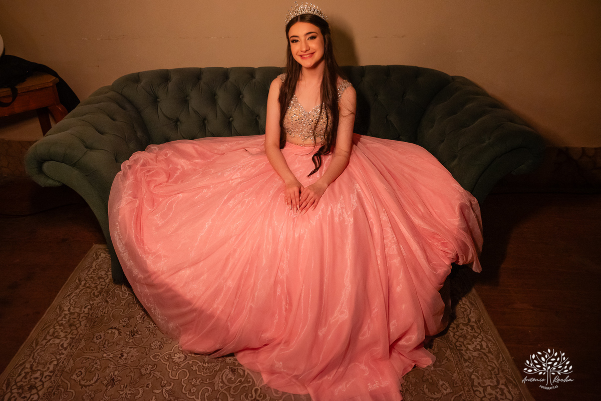 festa - 15 anos - Ana Julia - debutante - vestido - escadaria - Aleluia - dança - celebração - família - amigos - cliques - presentes - emoção - carinho - Antonio Rocha Fotografias – Pelotas – Clube Caixeral - Debutante Cantora - Violão