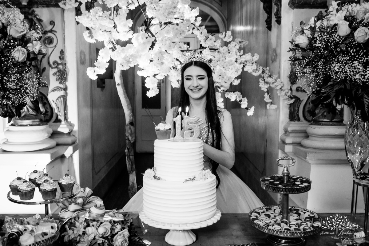 festa - 15 anos - Ana Julia - debutante - vestido - escadaria - Aleluia - dança - celebração - família - amigos - cliques - presentes - emoção - carinho - Antonio Rocha Fotografias – Pelotas – Clube Caixeral - Debutante Cantora - Violão