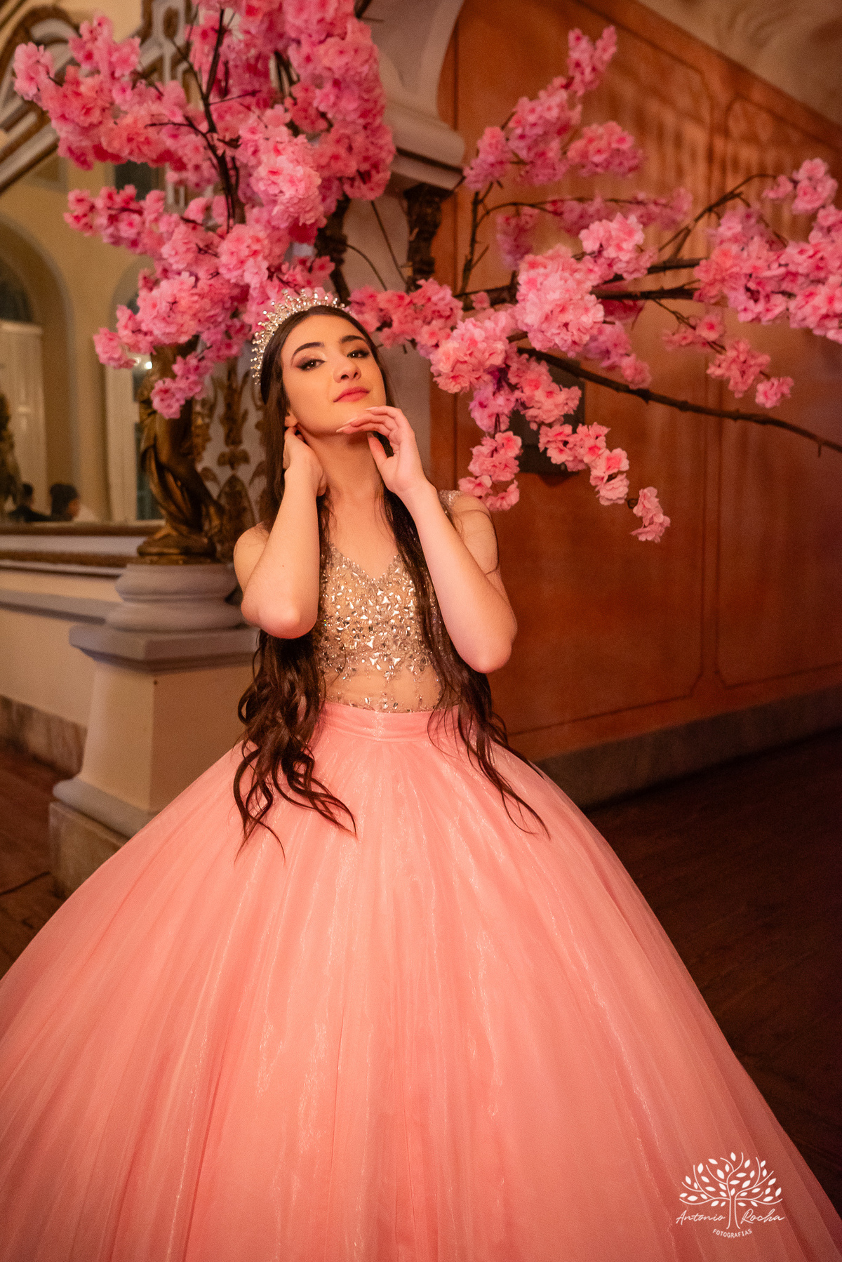 festa - 15 anos - Ana Julia - debutante - vestido - escadaria - Aleluia - dança - celebração - família - amigos - cliques - presentes - emoção - carinho - Antonio Rocha Fotografias – Pelotas – Clube Caixeral - Debutante Cantora - Violão