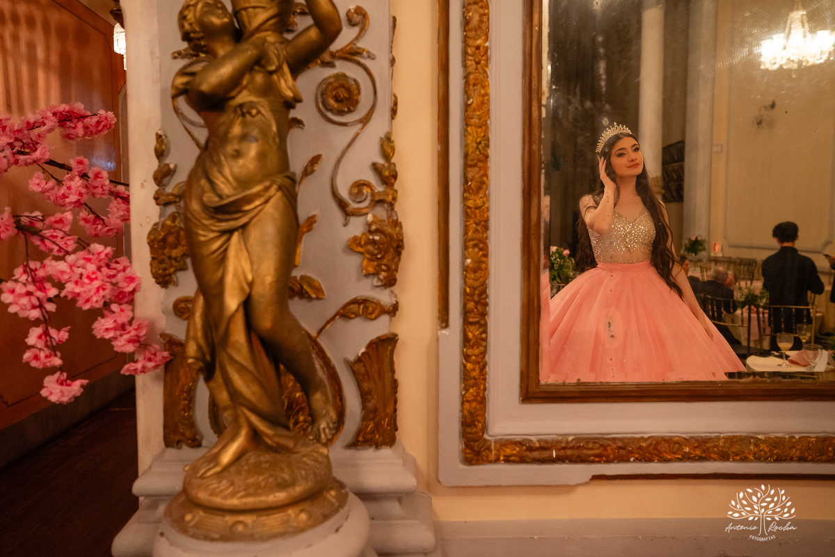 festa - 15 anos - Ana Julia - debutante - vestido - escadaria - Aleluia - dança - celebração - família - amigos - cliques - presentes - emoção - carinho - Antonio Rocha Fotografias – Pelotas – Clube Caixeral - Debutante Cantora - Violão