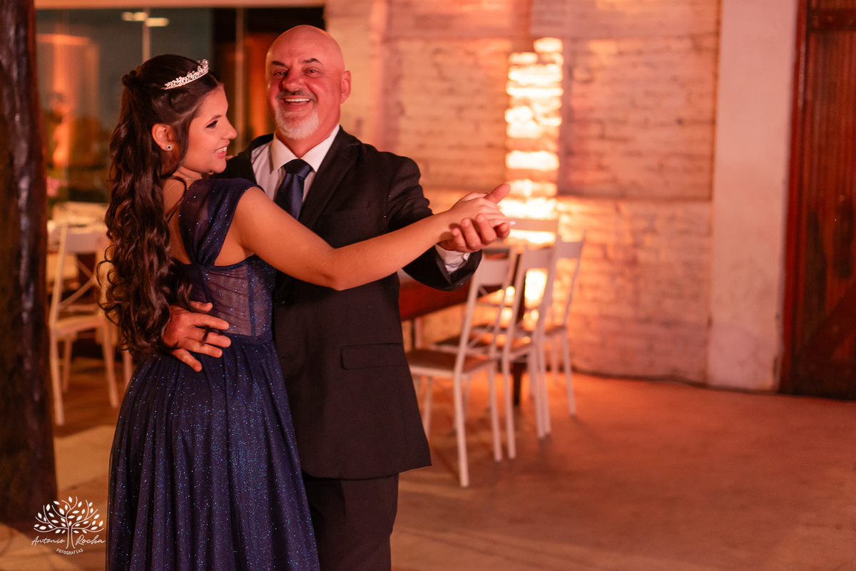 15 anos - Bruna - celebração - Day Spa - família - amigos - mesa de doces - emoções - dança - valsa - homenagens - festa - Antonio Rocha Fotografias - Fazenda do Sobrado - São Lourenço do Sul - Pelotas - Dj Guilherme - Vestido Debutante - Fotografia de 15