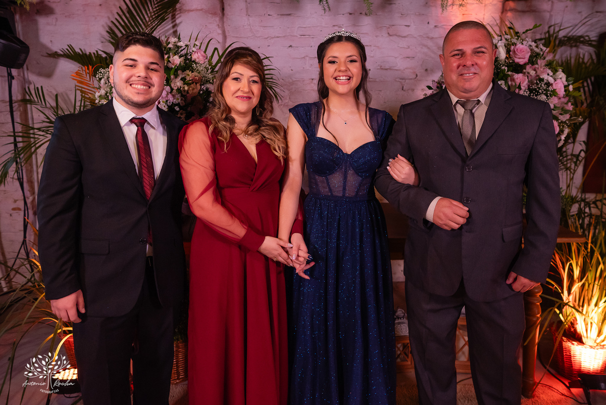 15 anos - Bruna - celebração - Day Spa - família - amigos - mesa de doces - emoções - dança - valsa - homenagens - festa - Antonio Rocha Fotografias - Fazenda do Sobrado - São Lourenço do Sul - Pelotas - Dj Guilherme - Vestido Debutante - Fotografia de 15