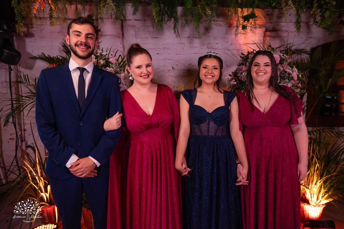 15 anos - Bruna - celebração - Day Spa - família - amigos - mesa de doces - emoções - dança - valsa - homenagens - festa - Antonio Rocha Fotografias - Fazenda do Sobrado - São Lourenço do Sul - Pelotas - Dj Guilherme - Vestido Debutante - Fotografia de 15