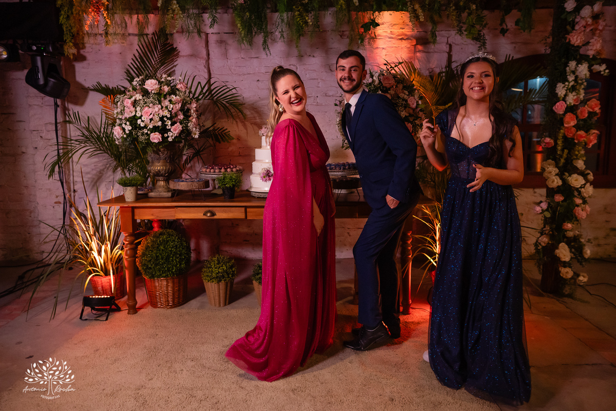 15 anos - Bruna - celebração - Day Spa - família - amigos - mesa de doces - emoções - dança - valsa - homenagens - festa - Antonio Rocha Fotografias - Fazenda do Sobrado - São Lourenço do Sul - Pelotas - Dj Guilherme - Vestido Debutante - Fotografia de 15