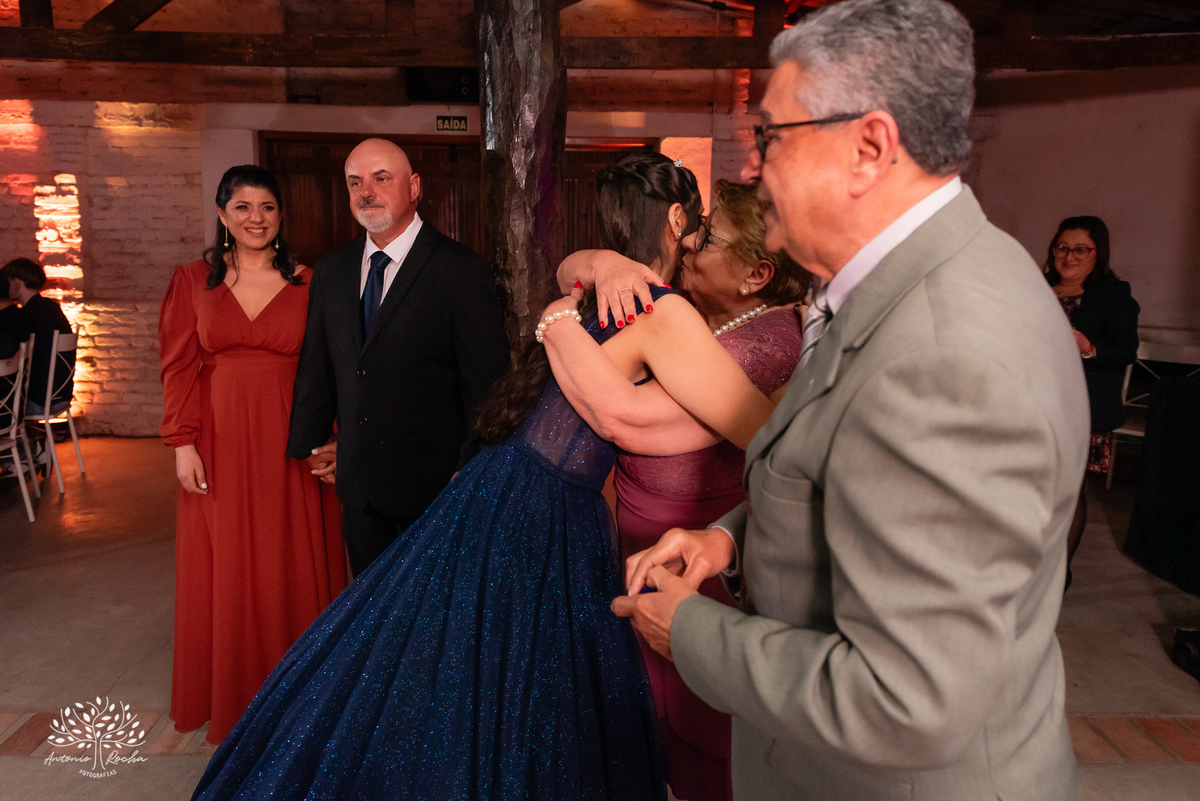 15 anos - Bruna - celebração - Day Spa - família - amigos - mesa de doces - emoções - dança - valsa - homenagens - festa - Antonio Rocha Fotografias - Fazenda do Sobrado - São Lourenço do Sul - Pelotas - Dj Guilherme - Vestido Debutante - Fotografia de 15