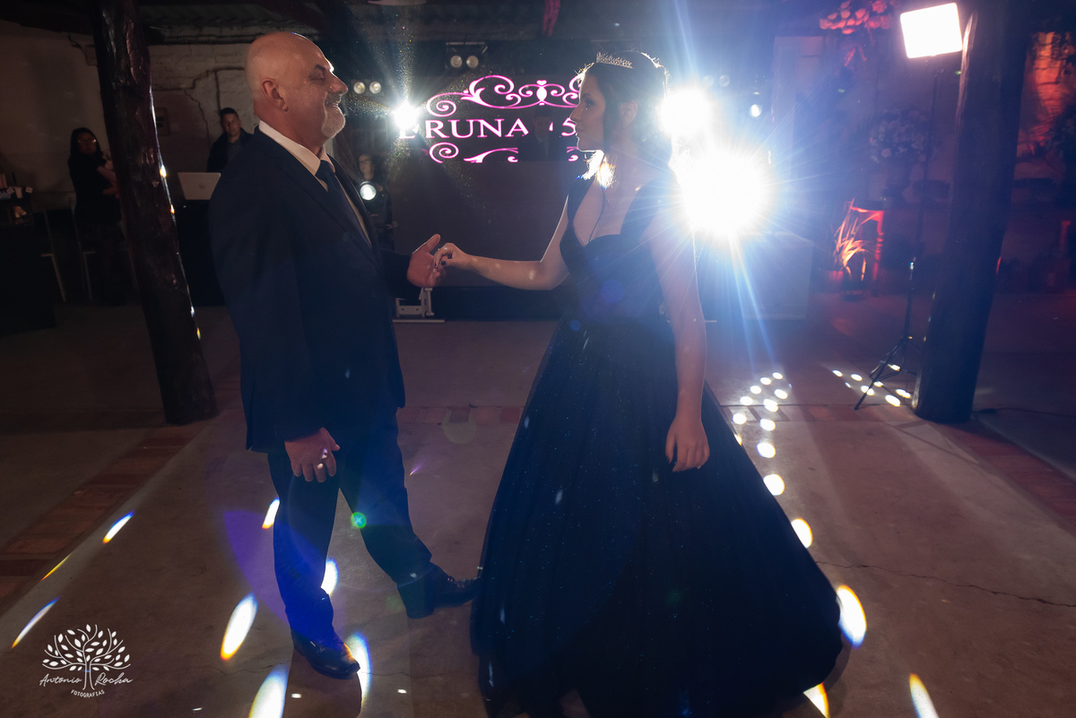 15 anos - Bruna - celebração - Day Spa - família - amigos - mesa de doces - emoções - dança - valsa - homenagens - festa - Antonio Rocha Fotografias - Fazenda do Sobrado - São Lourenço do Sul - Pelotas - Dj Guilherme - Vestido Debutante - Fotografia de 15