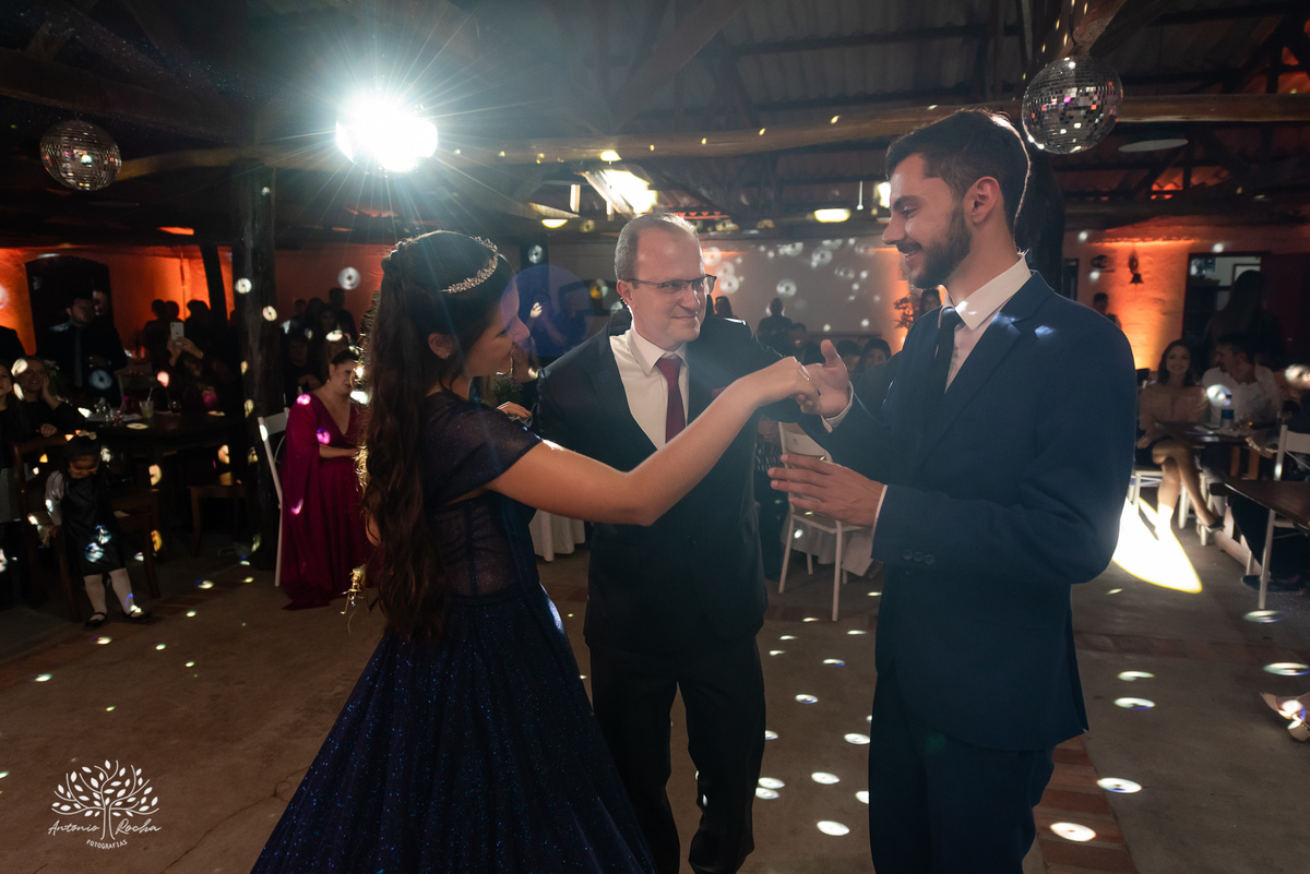 15 anos - Bruna - celebração - Day Spa - família - amigos - mesa de doces - emoções - dança - valsa - homenagens - festa - Antonio Rocha Fotografias - Fazenda do Sobrado - São Lourenço do Sul - Pelotas - Dj Guilherme - Vestido Debutante - Fotografia de 15