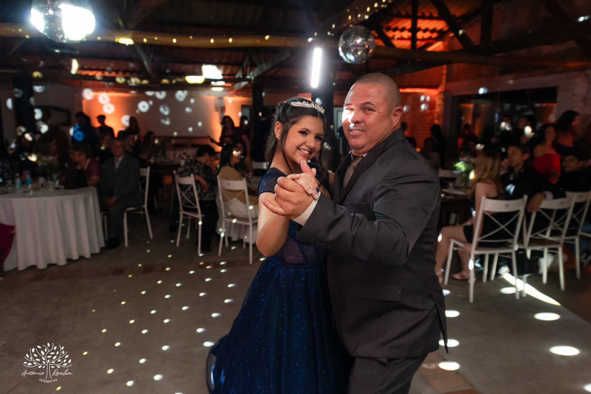 15 anos - Bruna - celebração - Day Spa - família - amigos - mesa de doces - emoções - dança - valsa - homenagens - festa - Antonio Rocha Fotografias - Fazenda do Sobrado - São Lourenço do Sul - Pelotas - Dj Guilherme - Vestido Debutante - Fotografia de 15