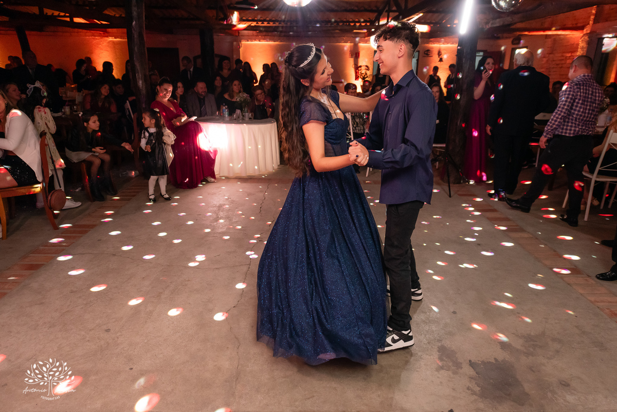 15 anos - Bruna - celebração - Day Spa - família - amigos - mesa de doces - emoções - dança - valsa - homenagens - festa - Antonio Rocha Fotografias - Fazenda do Sobrado - São Lourenço do Sul - Pelotas - Dj Guilherme - Vestido Debutante - Fotografia de 15