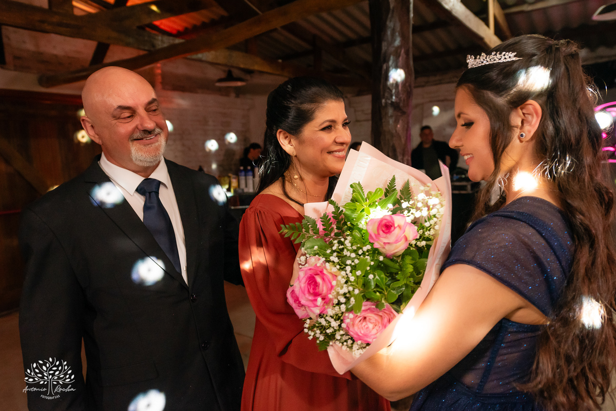 15 anos - Bruna - celebração - Day Spa - família - amigos - mesa de doces - emoções - dança - valsa - homenagens - festa - Antonio Rocha Fotografias - Fazenda do Sobrado - São Lourenço do Sul - Pelotas - Dj Guilherme - Vestido Debutante - Fotografia de 15