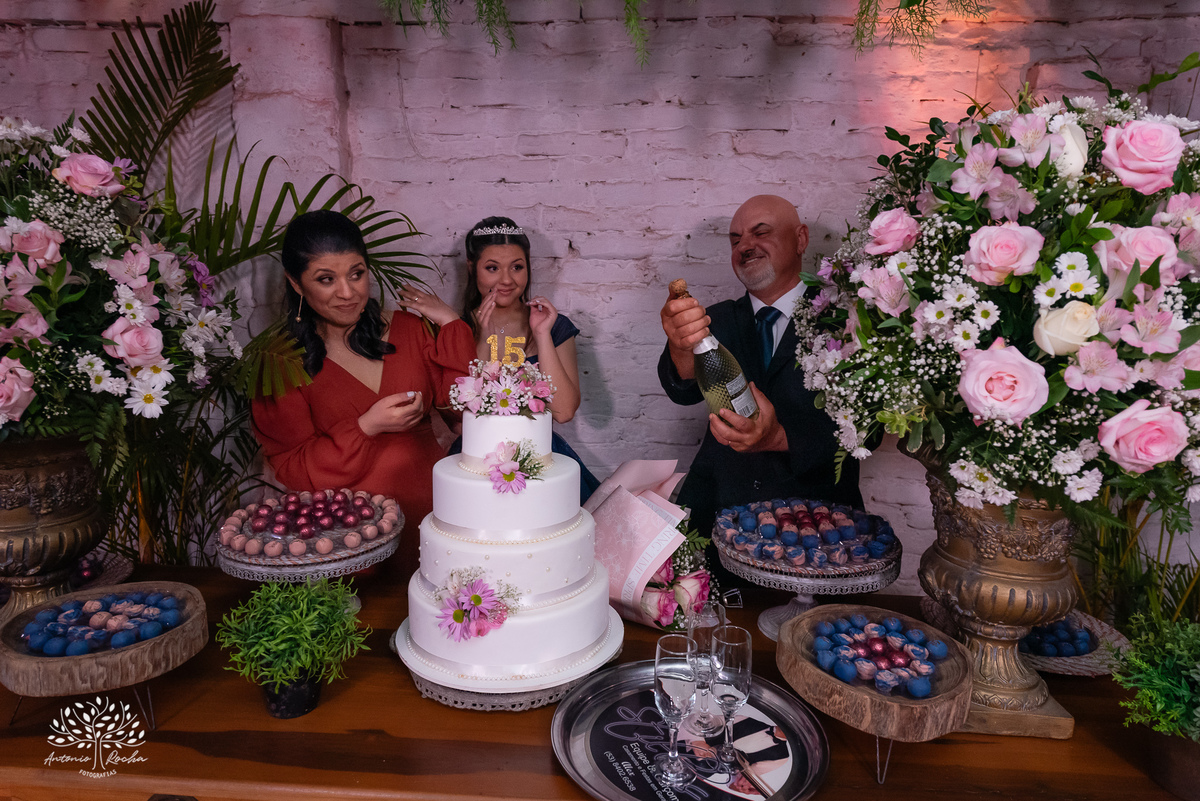 15 anos - Bruna - celebração - Day Spa - família - amigos - mesa de doces - emoções - dança - valsa - homenagens - festa - Antonio Rocha Fotografias - Fazenda do Sobrado - São Lourenço do Sul - Pelotas - Dj Guilherme - Vestido Debutante - Fotografia de 15