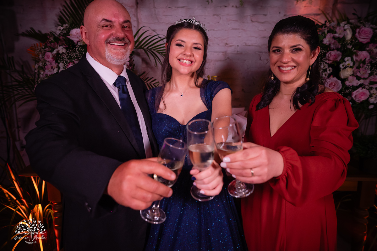 15 anos - Bruna - celebração - Day Spa - família - amigos - mesa de doces - emoções - dança - valsa - homenagens - festa - Antonio Rocha Fotografias - Fazenda do Sobrado - São Lourenço do Sul - Pelotas - Dj Guilherme - Vestido Debutante - Fotografia de 15