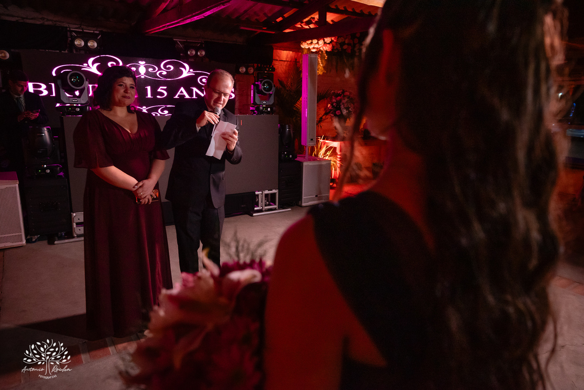 15 anos - Bruna - celebração - Day Spa - família - amigos - mesa de doces - emoções - dança - valsa - homenagens - festa - Antonio Rocha Fotografias - Fazenda do Sobrado - São Lourenço do Sul - Pelotas - Dj Guilherme - Vestido Debutante - Fotografia de 15