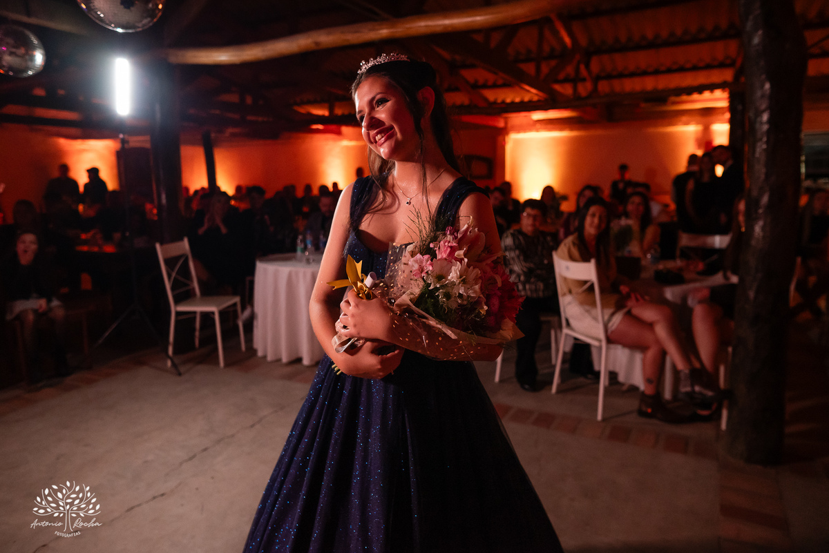 15 anos - Bruna - celebração - Day Spa - família - amigos - mesa de doces - emoções - dança - valsa - homenagens - festa - Antonio Rocha Fotografias - Fazenda do Sobrado - São Lourenço do Sul - Pelotas - Dj Guilherme - Vestido Debutante - Fotografia de 15