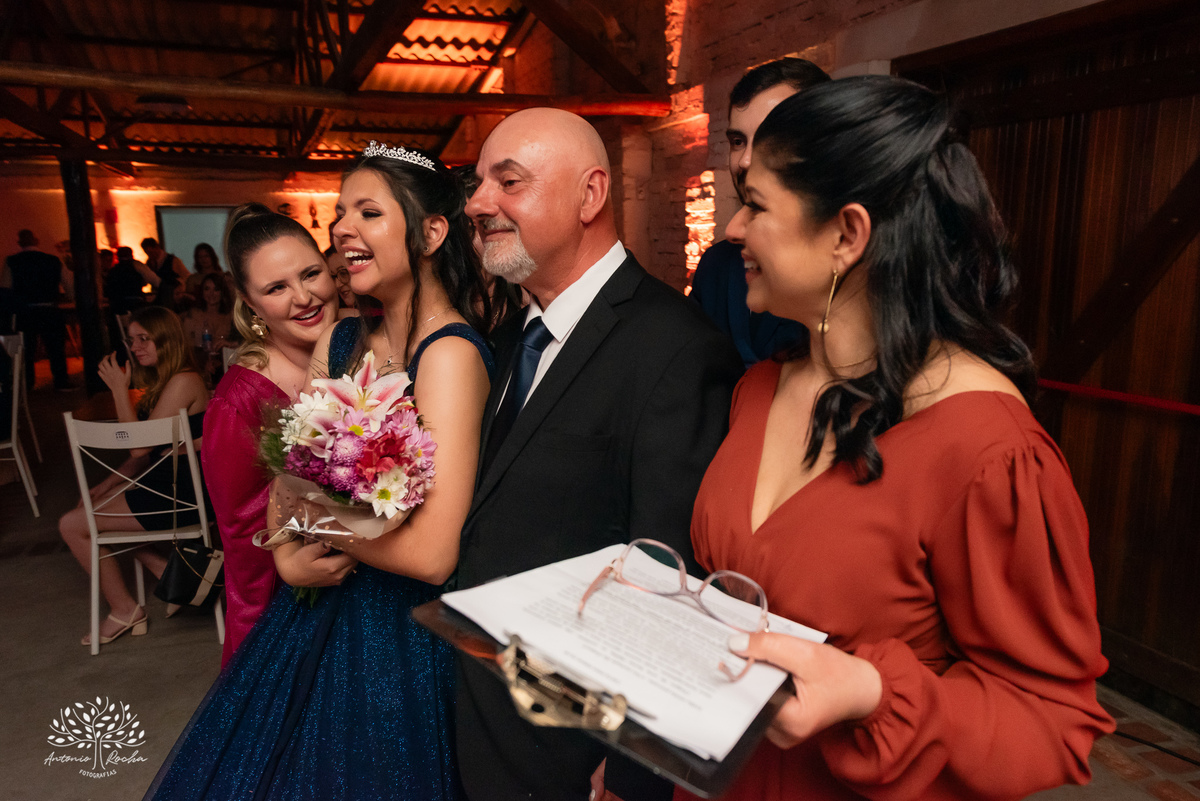 15 anos - Bruna - celebração - Day Spa - família - amigos - mesa de doces - emoções - dança - valsa - homenagens - festa - Antonio Rocha Fotografias - Fazenda do Sobrado - São Lourenço do Sul - Pelotas - Dj Guilherme - Vestido Debutante - Fotografia de 15