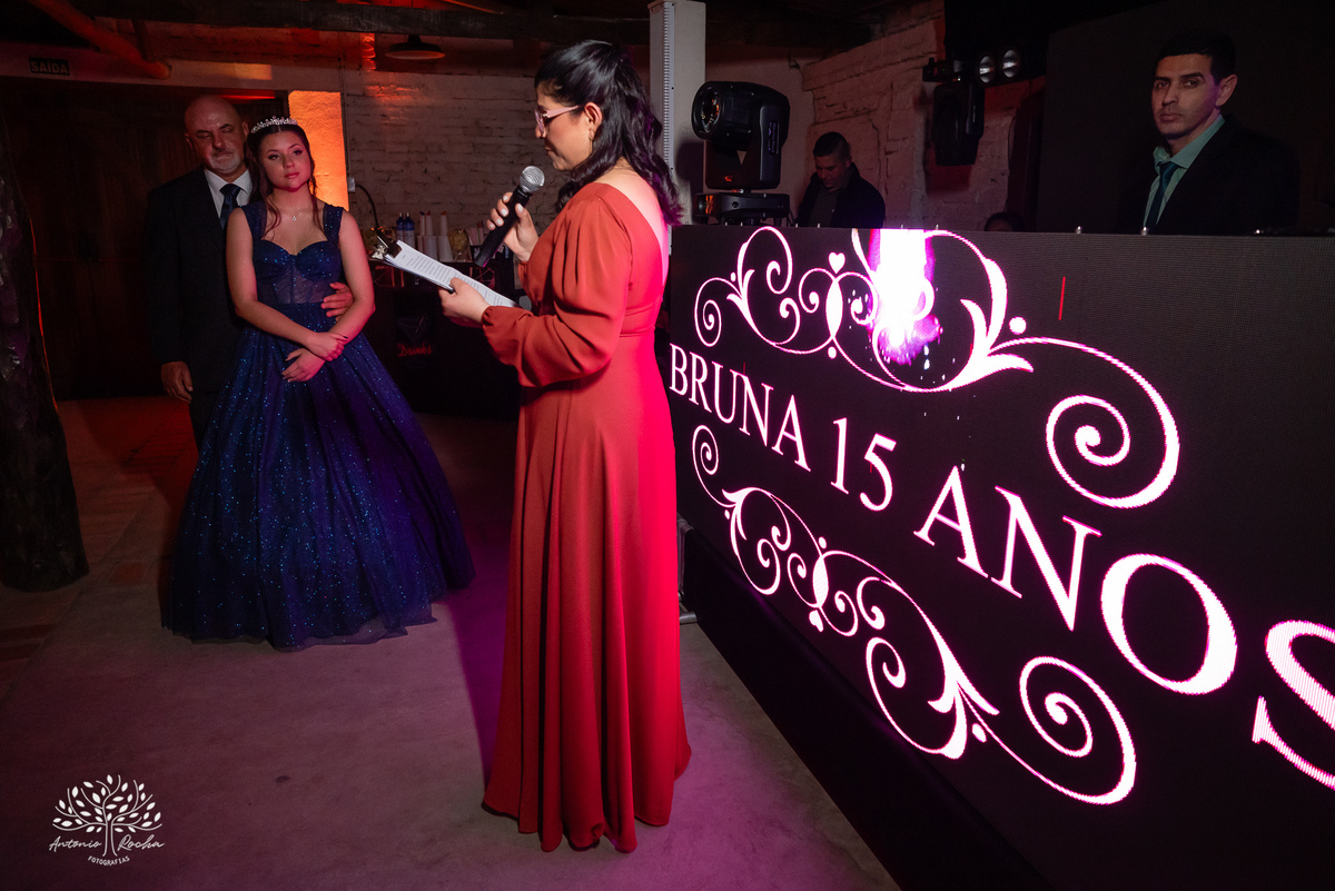 15 anos - Bruna - celebração - Day Spa - família - amigos - mesa de doces - emoções - dança - valsa - homenagens - festa - Antonio Rocha Fotografias - Fazenda do Sobrado - São Lourenço do Sul - Pelotas - Dj Guilherme - Vestido Debutante - Fotografia de 15