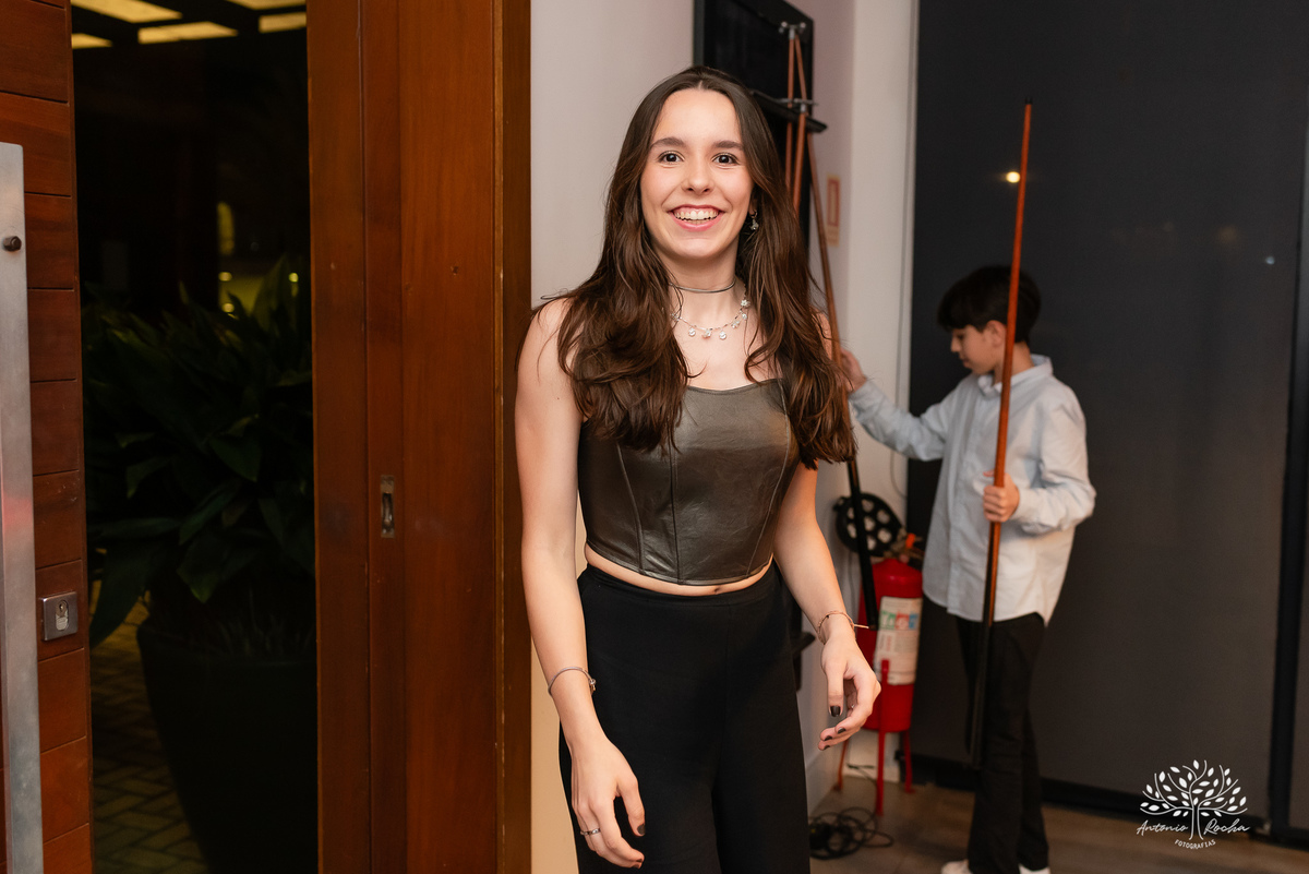 Pelotas- aniversário de 15 anos - festa de debutante - Renata Dalbann - emoção - família e amigos - presente especial - violão - guitarra - sessão de fotos - registro fotográfico - Antonio Rocha Fotografias - amor pela música 
 - Veredas - Salão Pub House